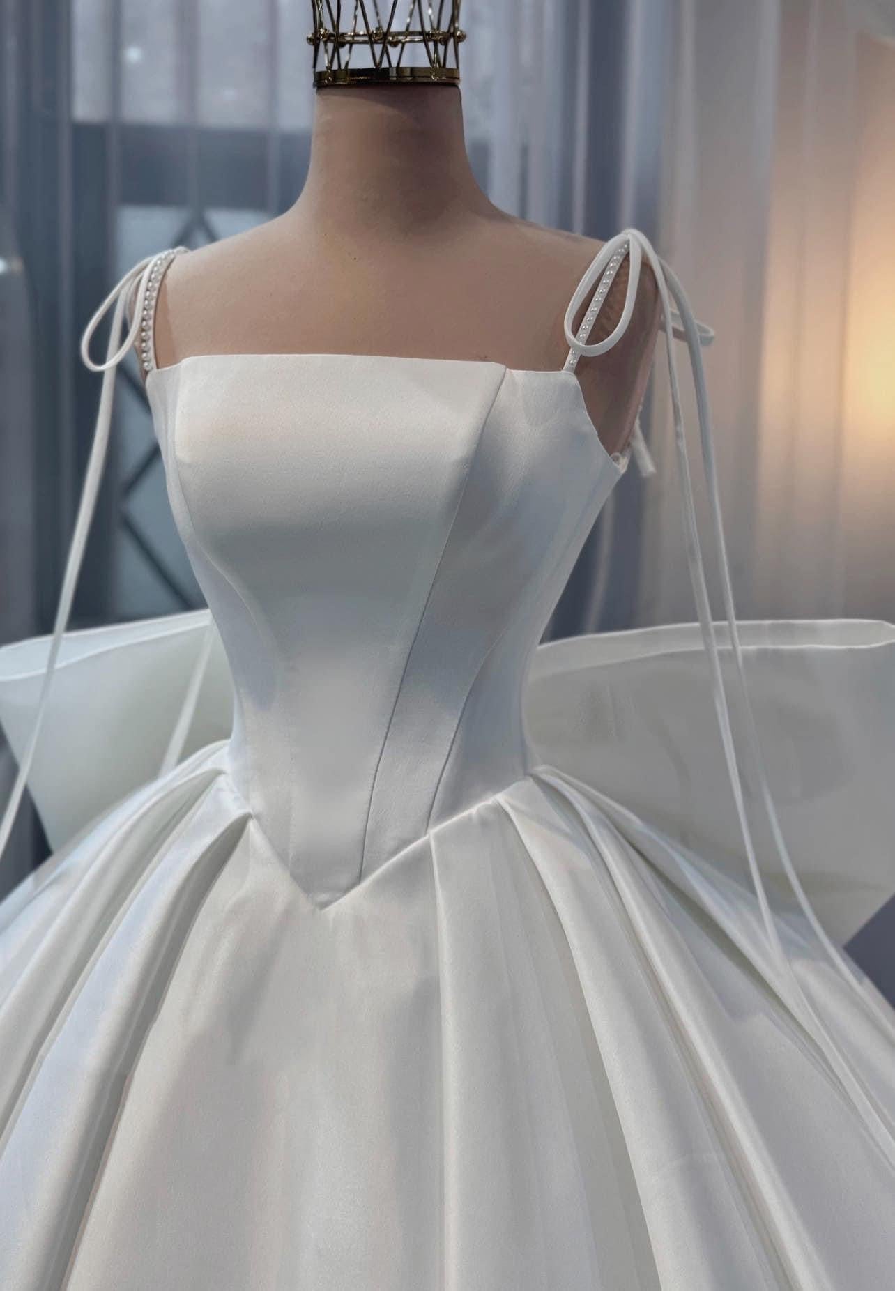 The Cosmopolitan Spaghetti BEADES Straps Wedding Dress Square Collar Floor-length With Big Back Tie Satin Bridal dresses